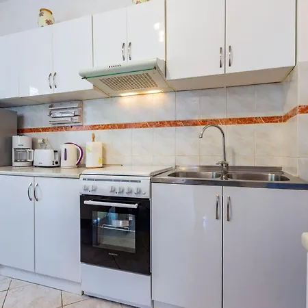 بيت للعطل Relaxing Hideaway With Seasonal Pool & Seaside Charm