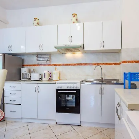 بيت للعطل Relaxing Hideaway With Seasonal Pool & Seaside Charm