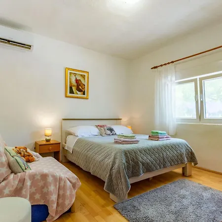 بيت للعطل Relaxing Hideaway With Seasonal Pool & Seaside Charm زادار