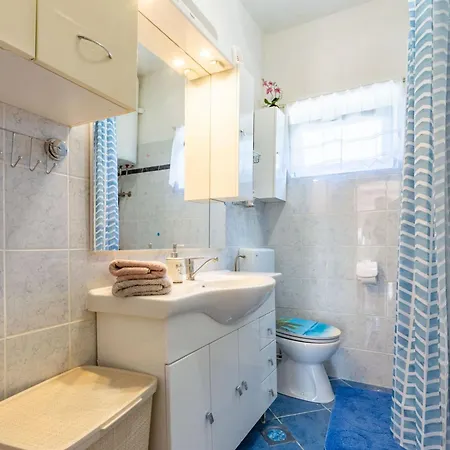 بيت للعطل Relaxing Hideaway With Seasonal Pool & Seaside Charm *