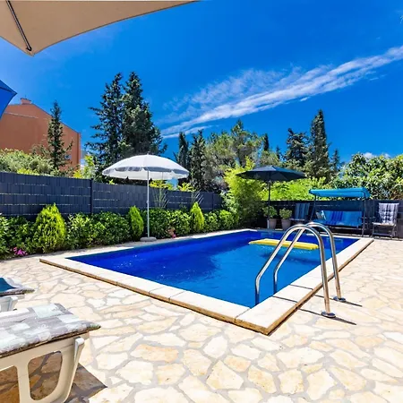 Relaxing Hideaway With Seasonal Pool & Seaside Charm بيت للعطل *